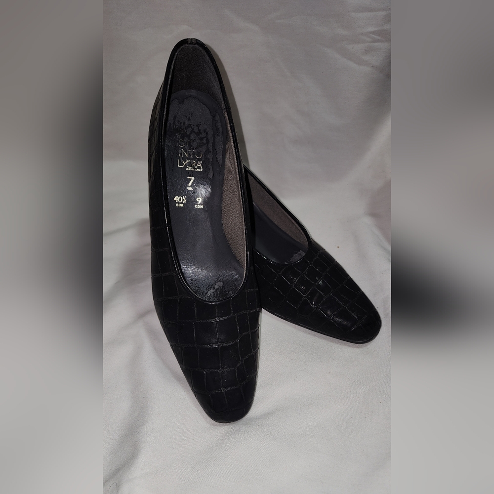 Black Croc-Embossed Leather Shoes
